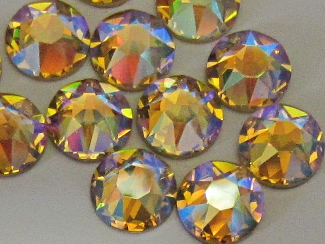 18 pcs. 30ss LIGHT TOPAZ SHIMMER FLATBACK European Rhinestones